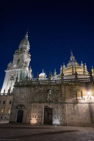 Night falls over la Catedral de Santiago de Compostela