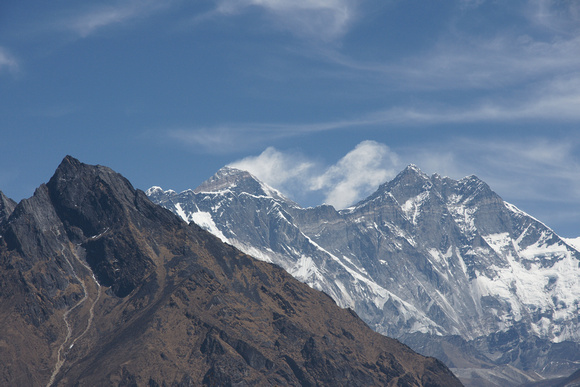 Sagarmāthā  (Mt Everest, 8848m) and Lhotse (8516m)